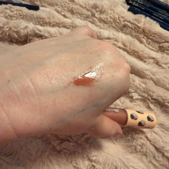 Crème Luscious Lip Oil - coconut jelly price per item - Picture 3 of 5